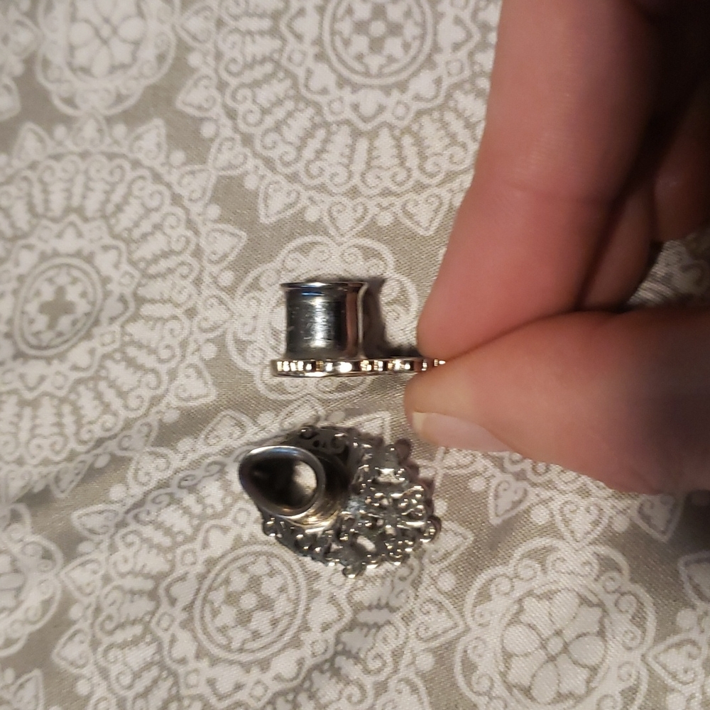 0G Earrings - Picture 3 of 3